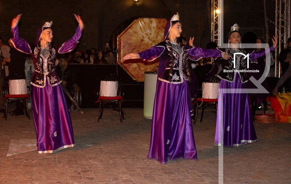 İçərişəhərdə təntənəli bayram tonqalı qalanıb