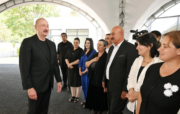 Prezident və birinci xanım Ağdərədə Vəngli və Kolatağ kəndlərinin sakinləri ilə görüşüblər