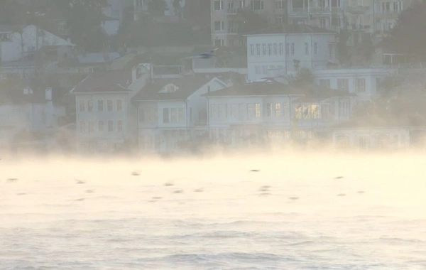 İstanbul Boğazında dənizdən havaya buxar yüksəldi