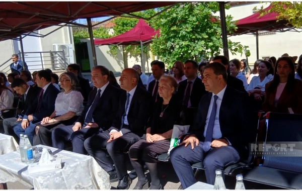 Emin Əmrullayev Gəncədə "Son zəng" mərasimində iştirak edib