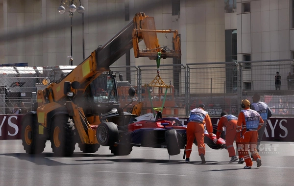 В ходе основной гонки "Формулы 2" произошла авария