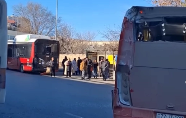 Bakıda zəncirvari qəzada üç avtobus toqquşdu