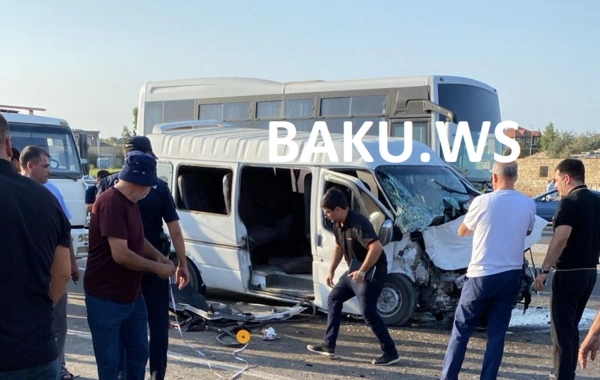 Bakıda mikroavtobusla "Rang Rover" toqquşdu - Ölən və yaralılar var