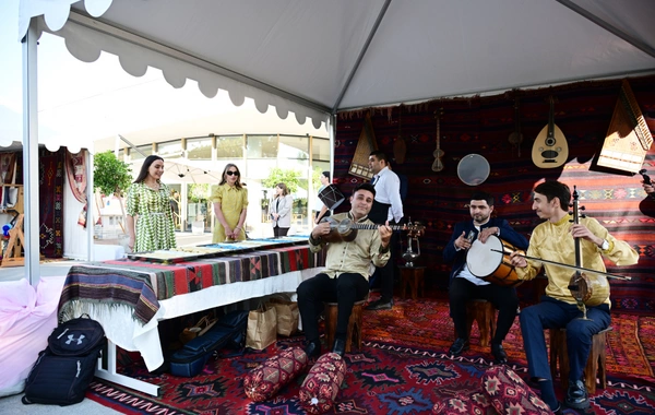 Leyla Əliyeva və Alona Əliyeva Xeyirxahlıq Festivalında iştirak ediblər