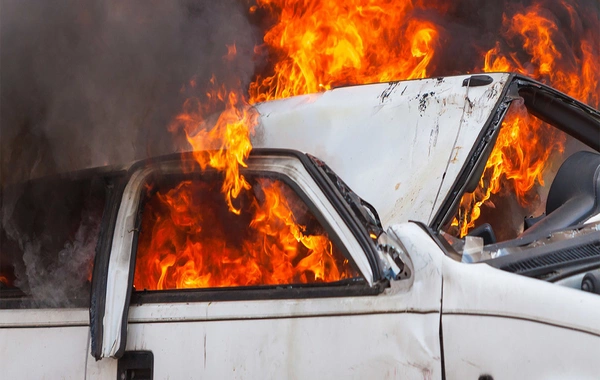 Salyanda Haval markalı minik avtomobili yanıb