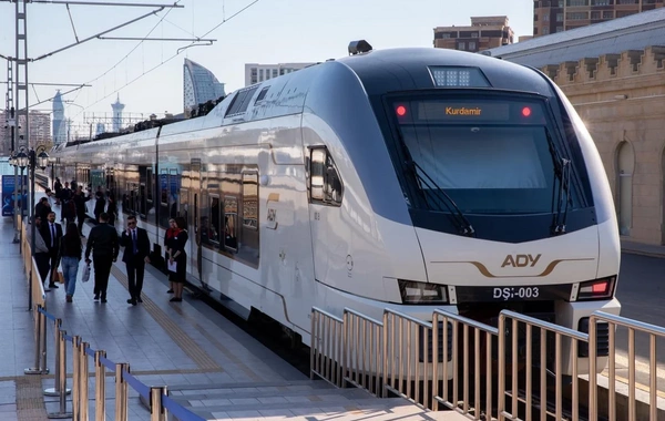 В Кюрдамир из Баку выехал символический пассажирский поезд