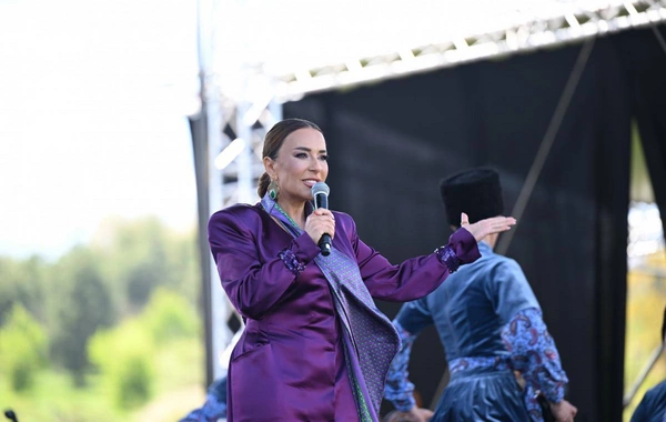 Xalq artisti Tünzalə Ağayeva Xarı bülbül festivalında çıxış etdi