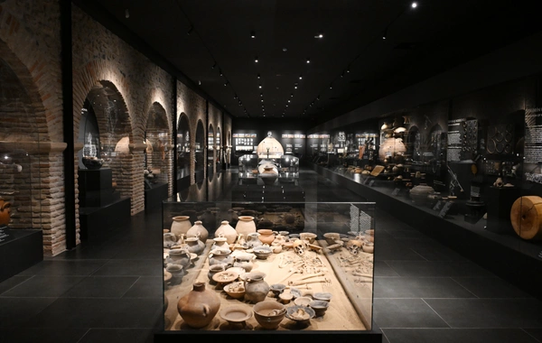 Leyla Əliyeva və Arzu Əliyeva Şəkidə tarixi-memarlıq abidələrinin bərpadan sonra açılışında iştirak ediblər