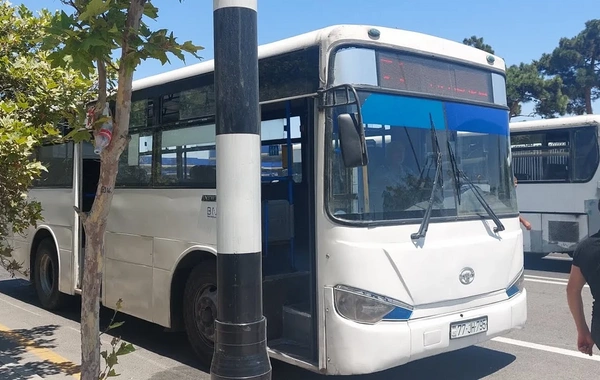 Bakıda nasaz avtobus qəza şəraiti yaratdı, sürücü sərnişinləri təhqir etdi