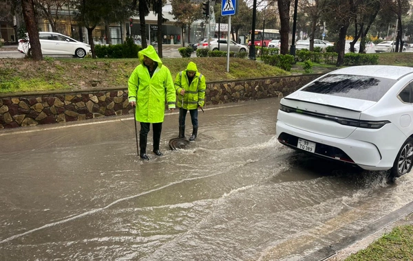 Коммунальные службы Баку работают в усиленном режиме