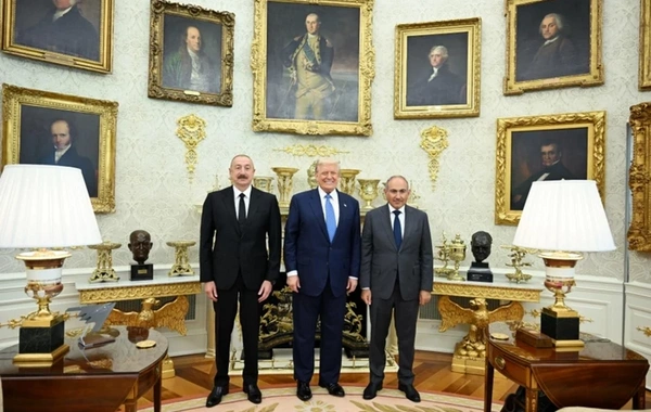 Дональд Трамп рассказал о переговорах с лидерами Азербайджана и Армении