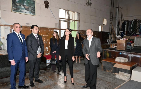 Mehriban Əliyeva Pantomim Teatrında olub