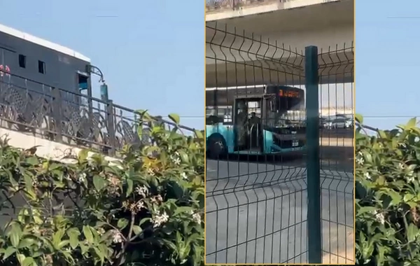 In Baku, a bus with an open door created a dangerous situation on the road