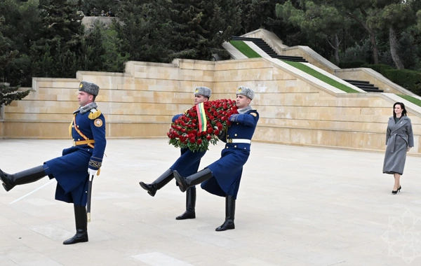 Prime Minister of Lithuania visited the Alley of Martyrs in Baku