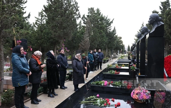 AZAL təyyarəsinin qəzaya uğramasının ildönümü ilə bağlı İkinci Fəxri xiyabanda məzarlar ziyarət edilib
