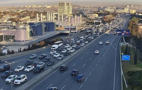 Bakının bir sıra yollarında tıxac yaranıb