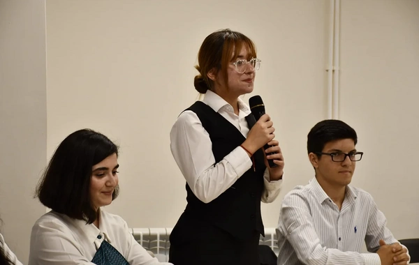 Əlaqələndirmə Qərargahının İşçi Qrupunun üzvləri Qarabağ Universitetində tələbələrlə görüş keçirib