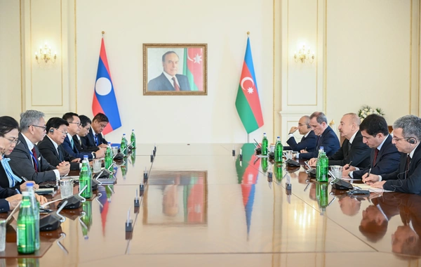 İlham Əliyevin Laos Prezidenti ilə geniş tərkibdə görüşü olub