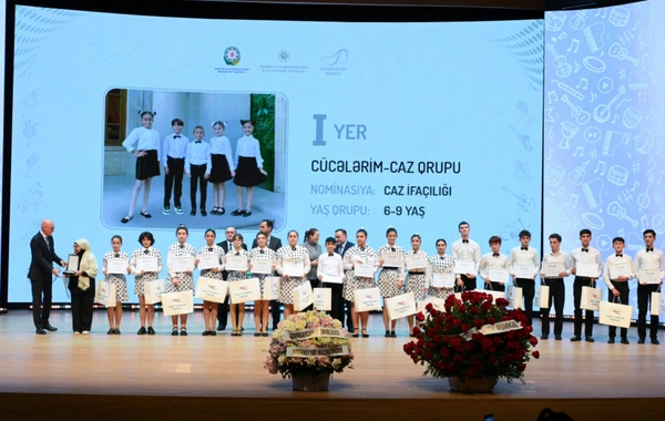 Leyla Əliyeva və Alyona Əliyeva  mükafatlandırma mərasimində iştirak ediblər