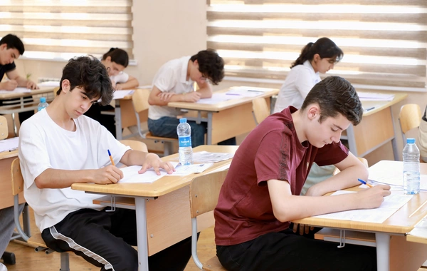 Bu gün abituriyentlər I və IV ixtisas qrupları üzrə imtahan veriblər