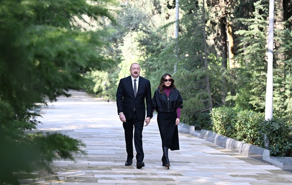 Ilham Aliyev and Mehriban Aliyeva visited the grave of the national leader Heydar Aliyev