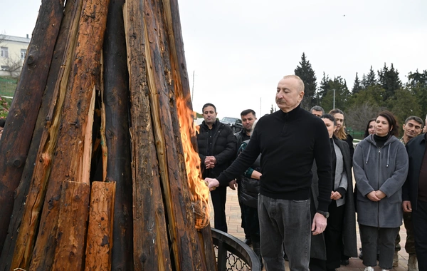 İlham Əliyev Xocavəndin Xanoba kəndində fərdi evlərin və infrastrukturun bərpası sahəsində görülən işlərlə tanış olub