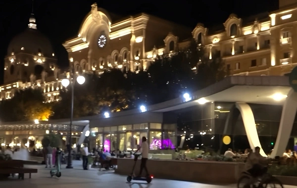"Qış parkı"ndakı məşhur restorandan NARAZILIQ: "Hərəkət etmək olmur"