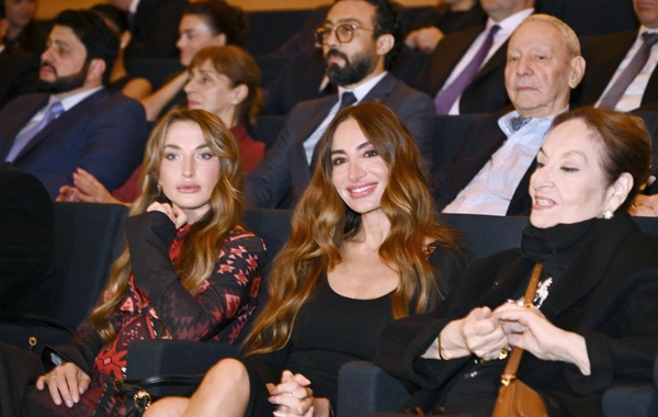 Arzu Əliyeva və Alyona Əliyeva 44 bədii filminin premyerasında iştirak ediblər
