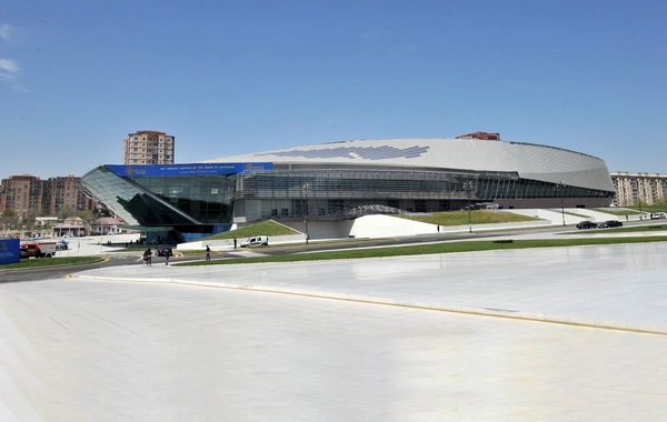 Bakı Konqres Mərkəzi 31 ədəd hibrid avtomobil ALACAQ