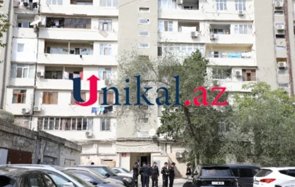 Bakıda oğlunu öldürən qadın özünü binadan atdı