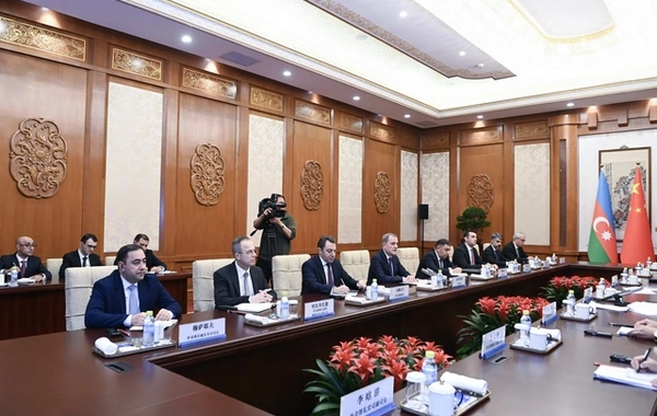 Джейхун Байрамов встретился с Ваном И