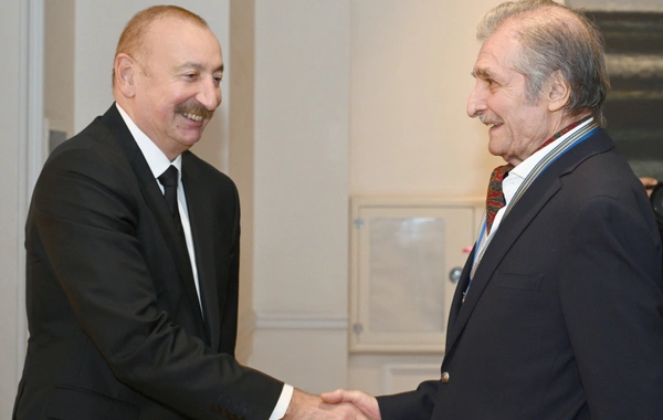 Prezident İlham Əliyev, birinci xanım Mehriban Əliyeva və ailə üzvləri "Mənim Abşeronum: Üstə gəl" adlı retrospektiv sərgi ilə tanış olublar