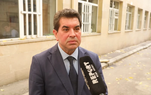 Bakıda 53 nömrəli tam orta məktəbdə vahid məktəbli geyimi ilə bağlı qərarın icrasına nəzarət olunur