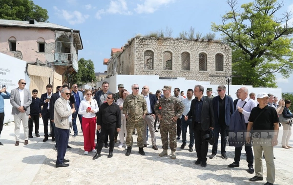 Diplomatlar Şuşadakı Qarabağ küçəsində olublar