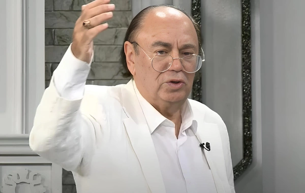 Xalq artistinin qızı olduğunu deyən qadın: Qəbul olunmadığım üçün maska taxıram