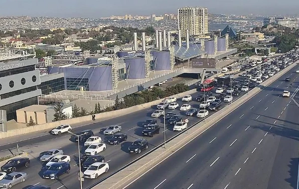 Bakıda 10 istiqamətdə tıxac yaranıb