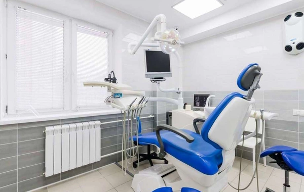 В Азербайджане в стомполиклинике обнаружен разложившийся труп мужчины