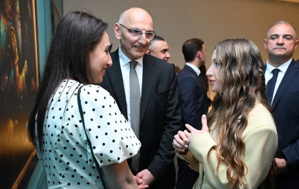 Heydər Əliyev Mərkəzində perulu rəssamın fərdi sərgisinin açılışı olub
