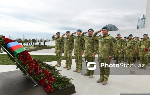 Azərbaycan xalqı Zəfər parkını ziyarət edir