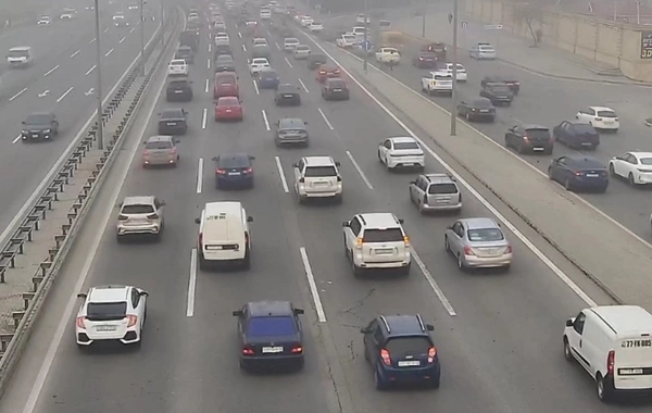 Bakının bir sıra yollarında tıxac yaranıb