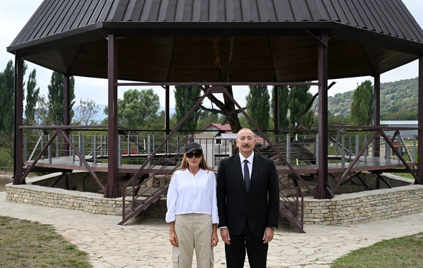 Prezident Şamaxıda Pir Ömər Sultan ziyarətgahında aparılan konservasiya işləri ilə tanış olub