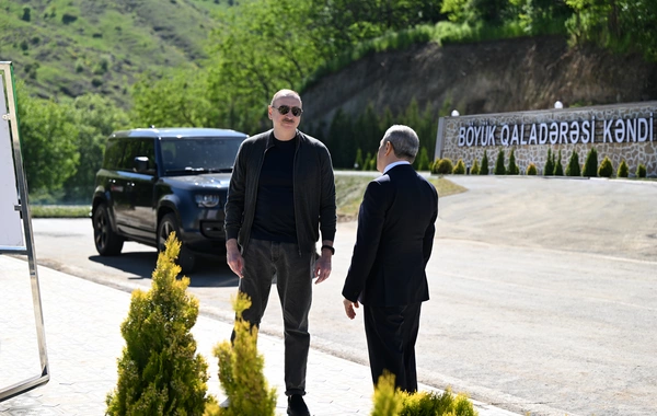 Prezident İlham Əliyev Şuşanın Böyük Qaladərəsi kəndində görülən işlərlə tanış olub, sakinlərlə görüşüb
