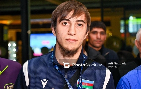 Успешно выступившие на чемпионате мира азербайджанские борцы вернулись на родину