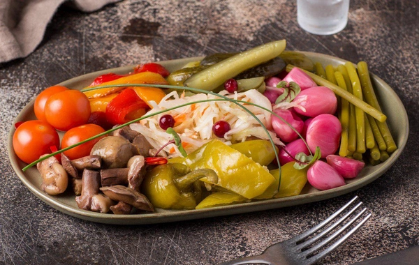 Какой симптом указывает на то, что больше нельзя есть соленья