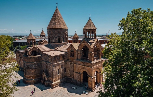 II Qareginin iqamətgahı yaxınlığında keşişlərlə güc strukturları arasında toqquşma olub