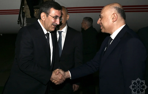 Türkiyənin Vitse-prezidenti Azərbaycana səfərə gəlib