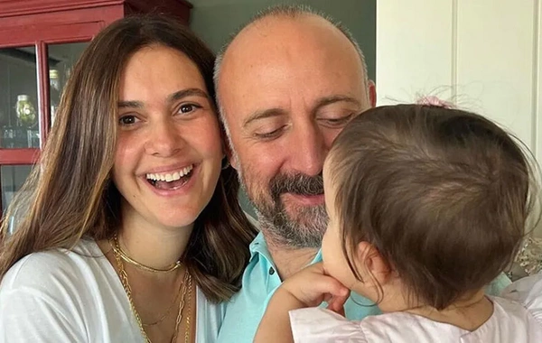 Halit Ergenç bu səbəbdən övladlarının şəkilini sildirdi