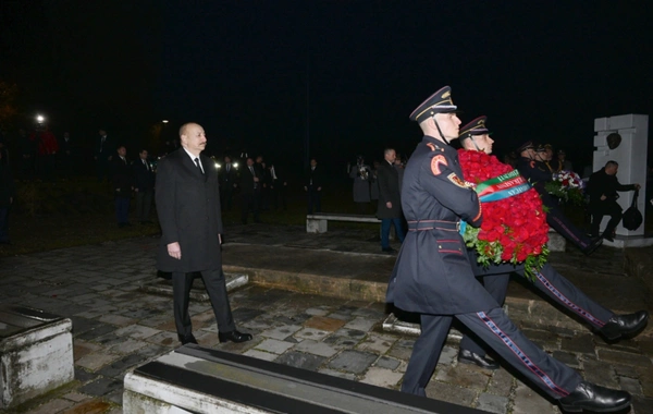 Azərbaycan və Slovakiya prezidentləri Bratislavada "Azadlıq Qapısı" abidəsini ziyarət ediblər