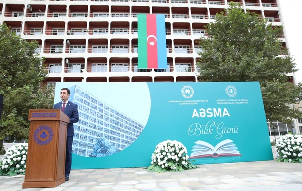 Azərbaycan Əmək və Sosial Münasibətlər Akademiyasında Bilik Günü münasibətilə tədbir keçirilib