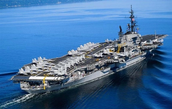 ABŞ təyyarədaşıyan gəmisi İran ordusunun atəşi altında geri çəkildi